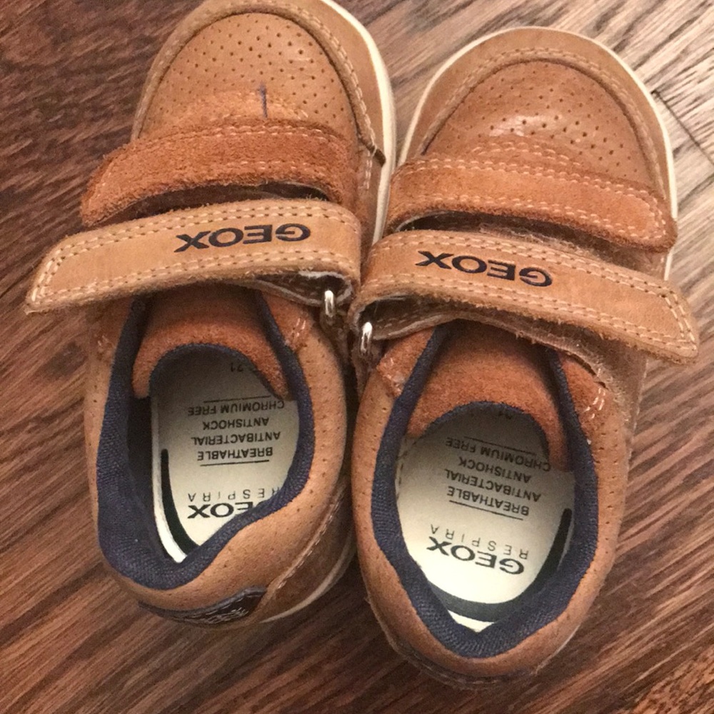 Geox Brown / tan Velcro shoe